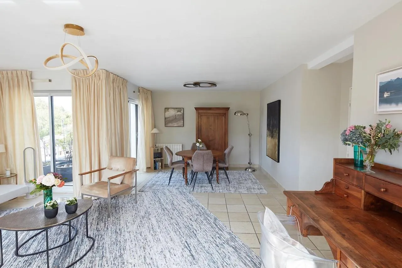 Un Appartement Penthouse D'Exception Sur Le Port De Vannes 0*,  France